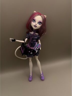 Monster High Catrine De Mew Scaris City of Frights Fashion Doll